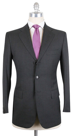 Cesare Attolini Gray Suit – Size: 48 US / 58 EU